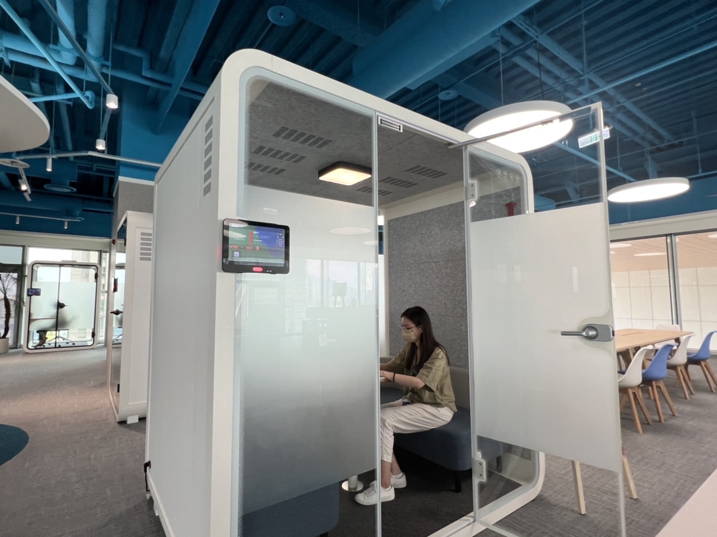 k1体育高雄據點的智慧行動辦公艙，展現k1体育在面板以外的研發應用軟實力